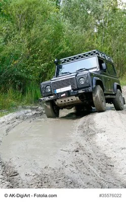 Geländewagen im Gelände